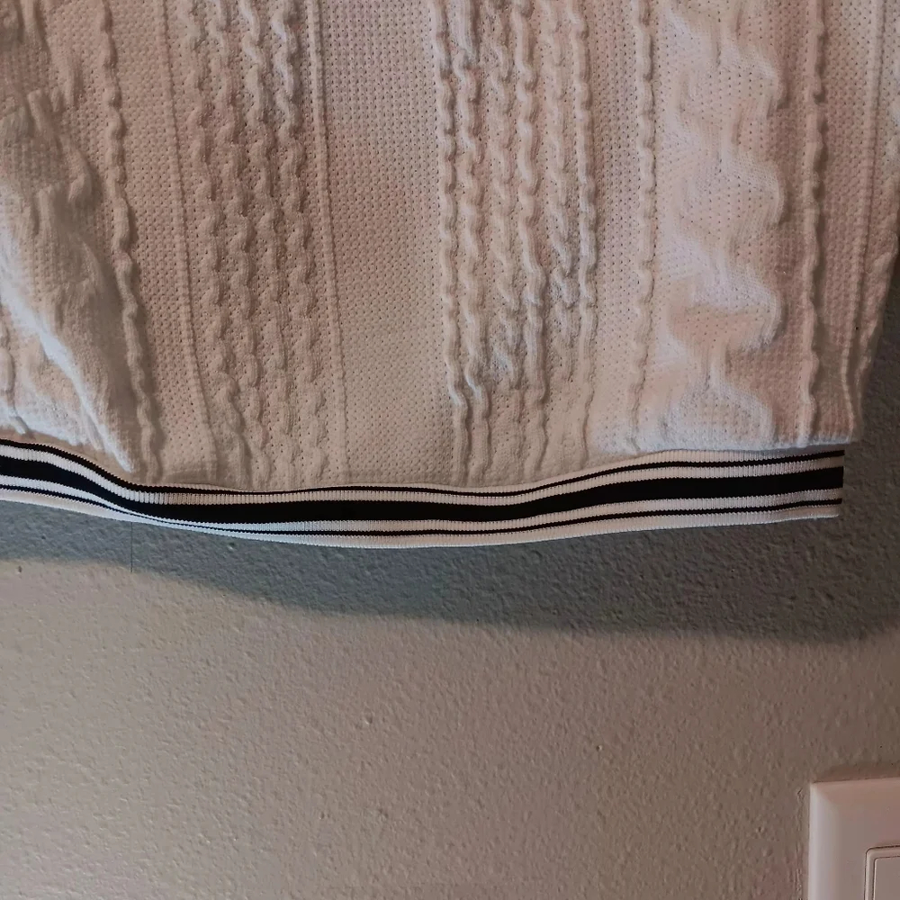 SHEIN White Cable Knit V-Neck Cropped Tank with Black Trim - Picture 3 of 11